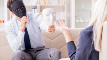 النرجسي الخفي