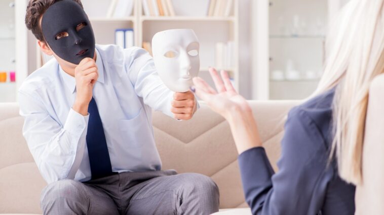 النرجسي الخفي